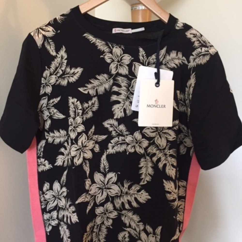 COPY - New W. Tag Moncler Women's Black and Ivory T-Shirt Short Sleeve Medium G…